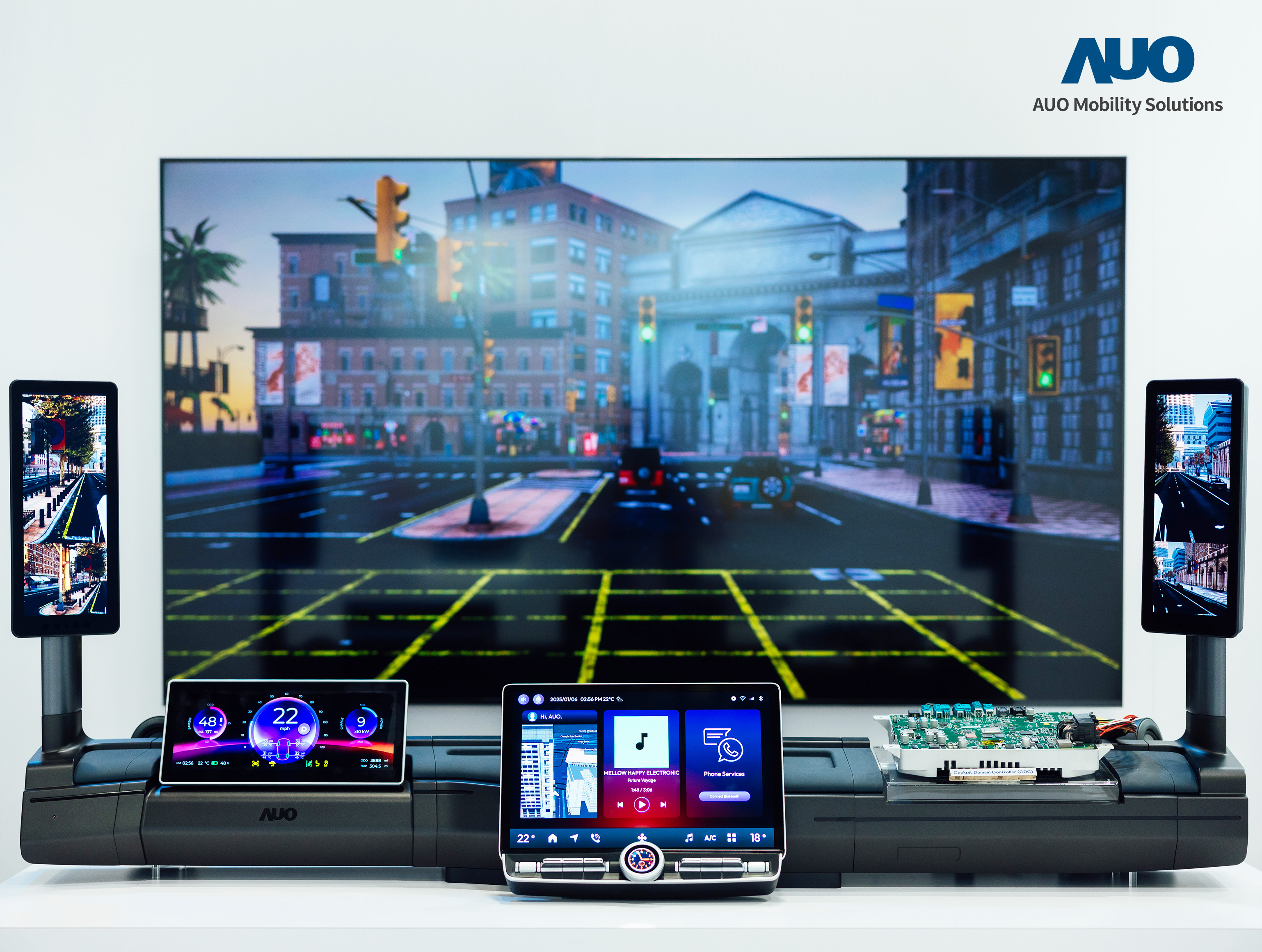 huatihuitiyu华体会(中国)智慧行动推出智慧座舱域控平台，支持CDC、分区架构并整合AI运算模块，提供智能体感与座舱互动功能，驱动个人化座舱功能全面升级。