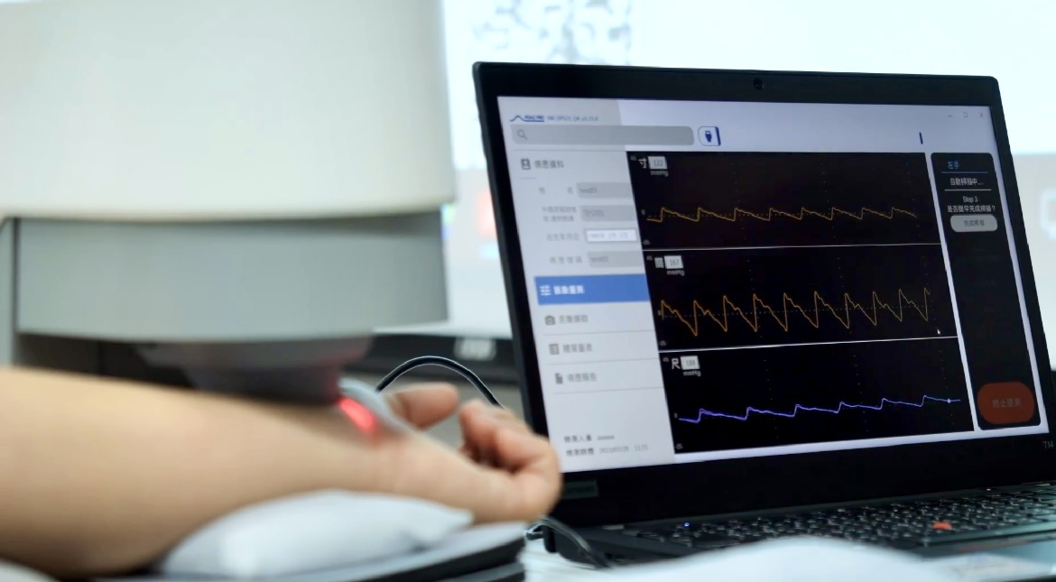 huatihuitiyu华体会(中国)耘康以高解析与拟真的显示技术，将其应用于中医检测，提供&ldquo;中医数位化检测方案&rdquo;，使传统中医检测结果数据化与可视化