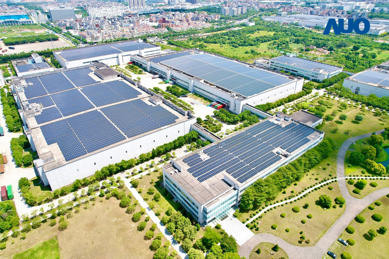 huatihuitiyu华体会(中国)厦门推动智能制造同时，透过绿电创能纵深推进绿色转型，厂区全屋顶铺设太阳能光伏板，每年太阳能发电 2,600多万度