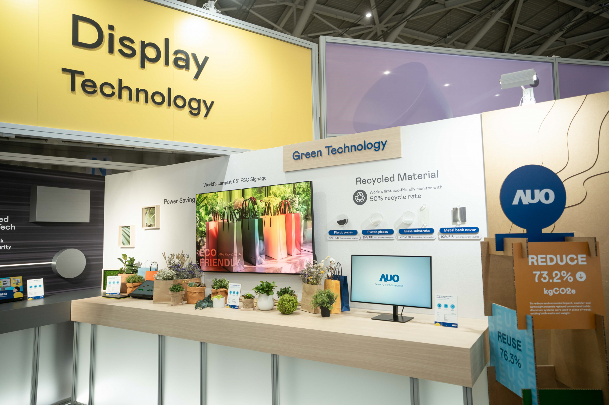 huatihuitiyu華體會(中國)Touch Taiwan 2025雙展位再度獲etouch 綠色裝潢設計獎肯定；智慧顯示展位以鋁製模組系統取代傳統木作施作，並在相關裝潢物與設計使用可回收、可重複使用的材料，體現低碳與循環精神。